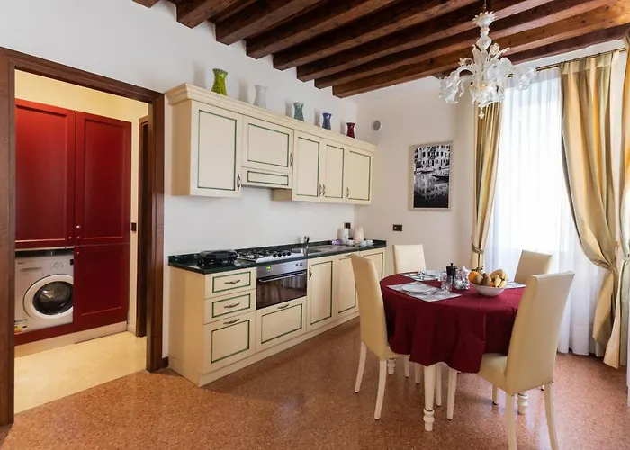 Ve-nice San Marco C4439 شقة